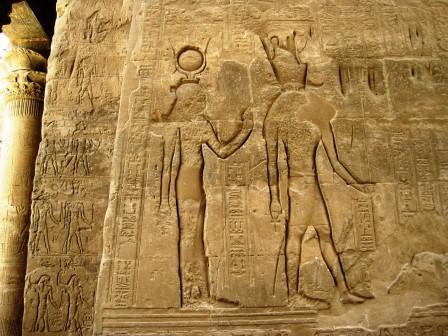014 Edfu tempel binnenplaats
