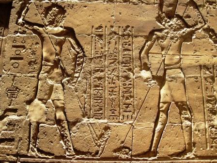 029 Edfu tempel binnenplaats