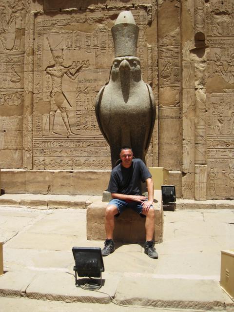 080 Edfu Horus en Andre