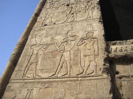 03 Esna tempel buitenkant
