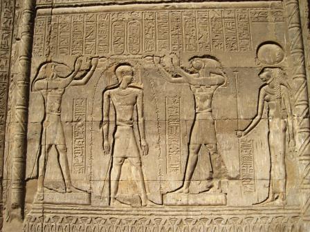 04 Esna tempel buitenkant
