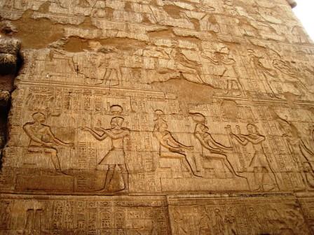 10 Esna tempel buitenkant