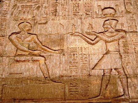 11 Esna tempel buitenkant