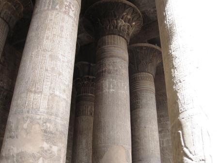 20 Esna tempel binnen