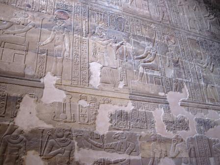 23 Esna tempel binnen