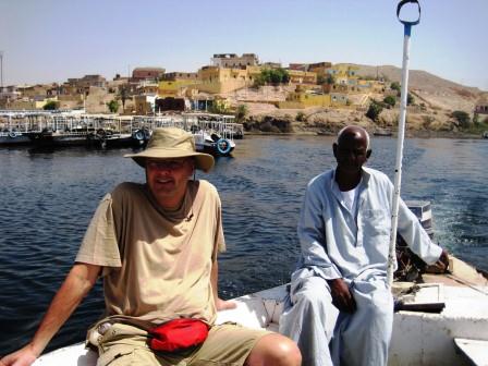 001 Op de boot naar Philae