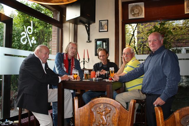 Even poseren
