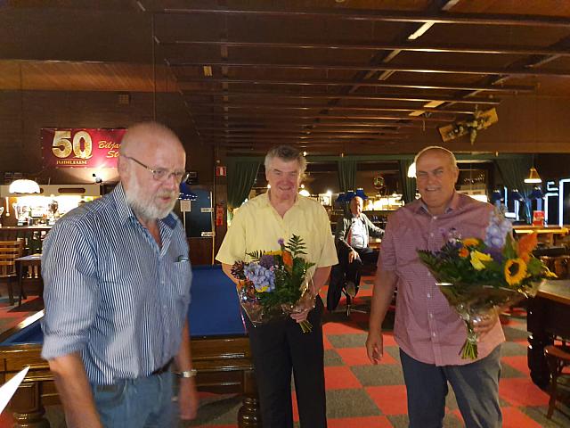 Henk en de beide jubilarissen