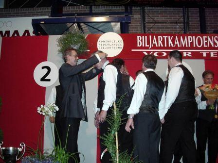 13 De medaille uitreiking