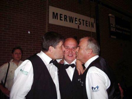 08 Er mag gekust worden