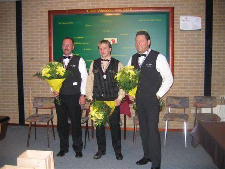 10 De top 3 in de bloemen gezet