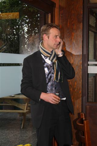 06c Henk geeft het laatste nieuws door