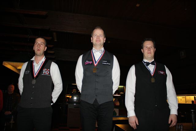 14 - Op het podium vlnr de nrs 2, 1 en 3
