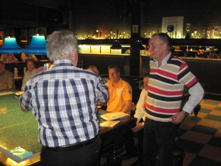 54 Hans feliciteerd Bert