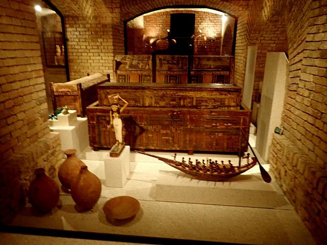 Grafgiften, Thebe west, graf van Mentuhotep