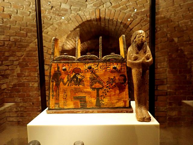 Shabti met Ba-vogel, één van de 3 zielen van de overledene (Hout)