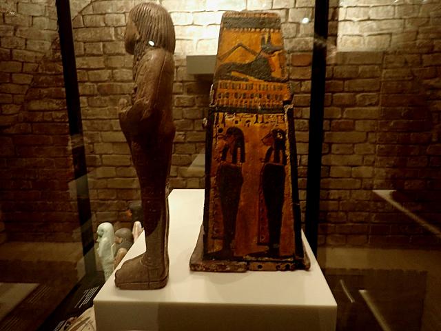 Shabti met Ba-vogel, één van de 3 zielen van de overledene (Hout)
