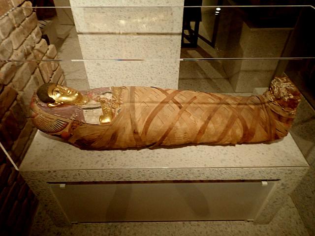 Diverse mummies, 2 meisjes en een jongen. Graf van Aline (Hawara)