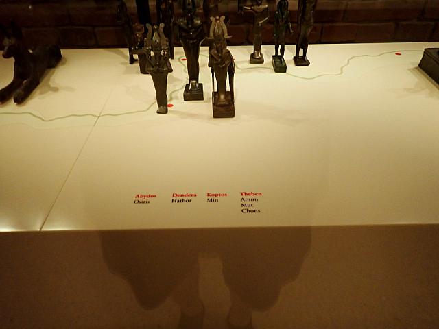 Abydos - Osiris, Denderea - Hathor, Koptos - Min, Thebe - Amun, Mut, Chons