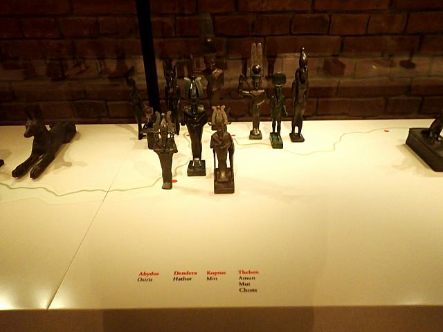 Abydos - Osiris, Denderea - Hathor, Koptos - Min, Thebe - Amun, Mut, Chons