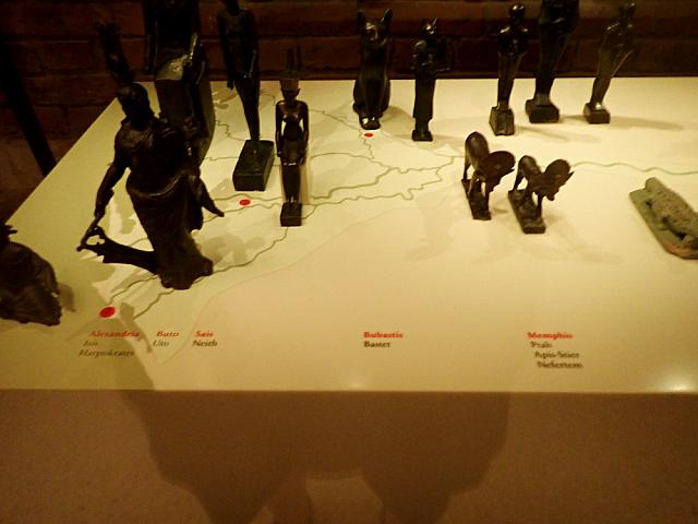 Alexandrie - Isis, Harpokrates, Buto - Uto, Saïs - Neith, Bubastis - Bastet, Memphis - Ptah, Apis-stier, Nefertem