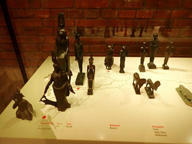 Alexandrie - Isis, Harpokrates, Buto - Uto, Saïs - Neith, Bubastis - Bastet, Memphis - Ptah, Apis-stier, Nefertem