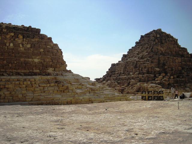 12 Cheops koninginne piramide