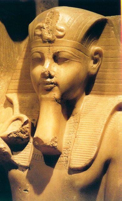 027. Beeld van Albast detail Amenhotep III