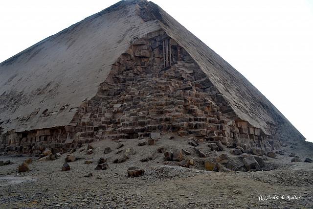 De Knikpiramide