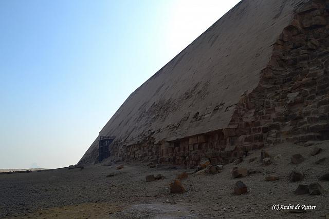 De Knikpiramide