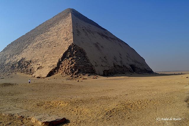 De Knikpiramide