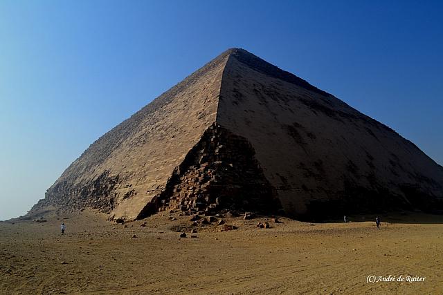 De Knikpiramide