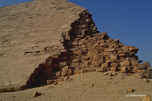 De Knikpiramide
