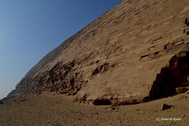 De Knikpiramide