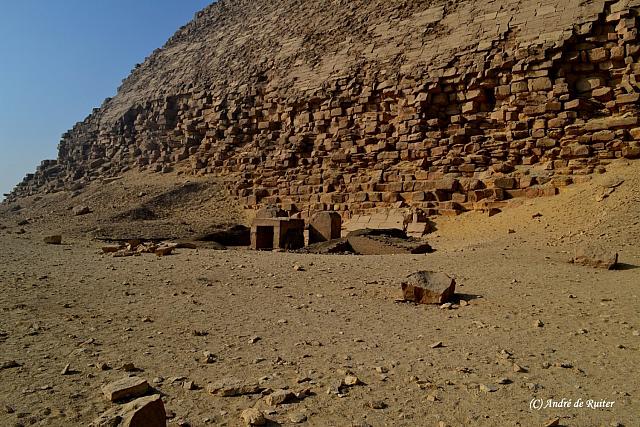 De Knikpiramide