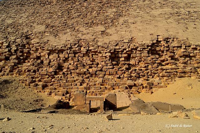 De Knikpiramide