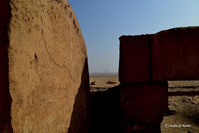 De Knikpiramide