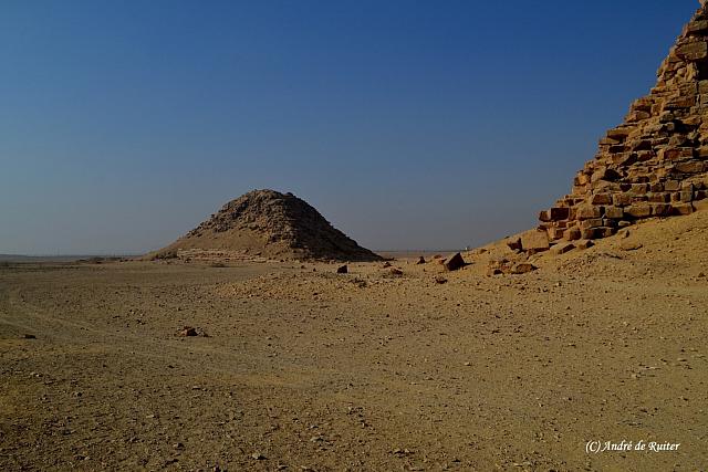 De Knikpiramide