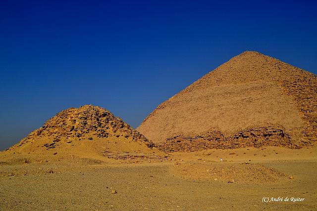 De Knikpiramide