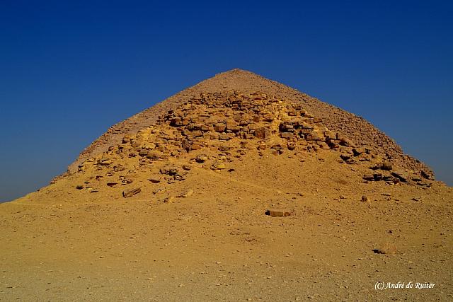 De Knikpiramide