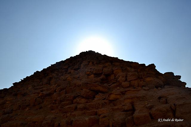 De Knikpiramide