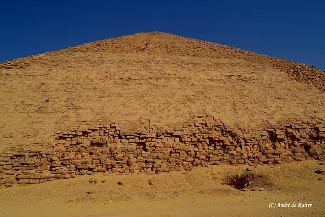 De Knikpiramide