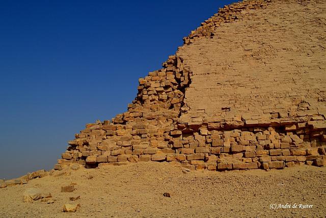 De Knikpiramide