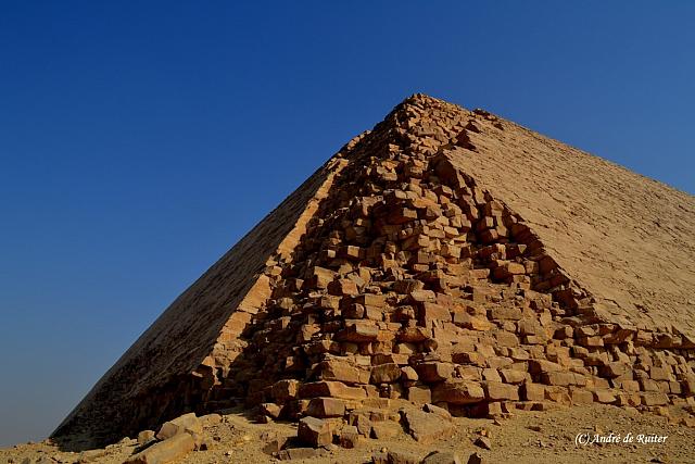 De Knikpiramide