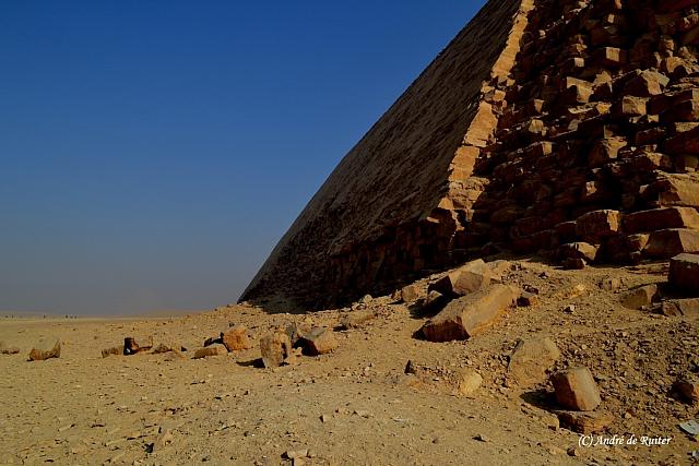 De Knikpiramide