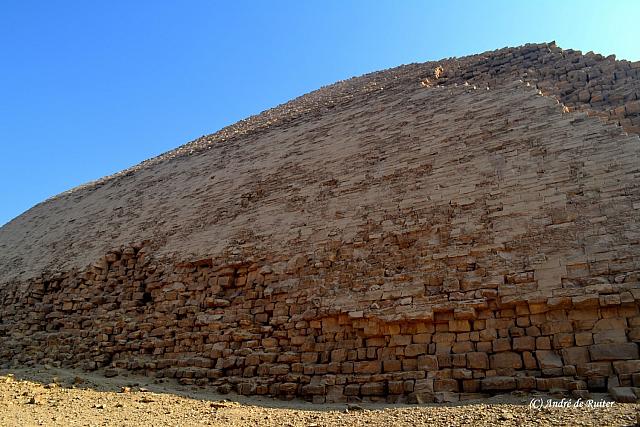 De Knikpiramide