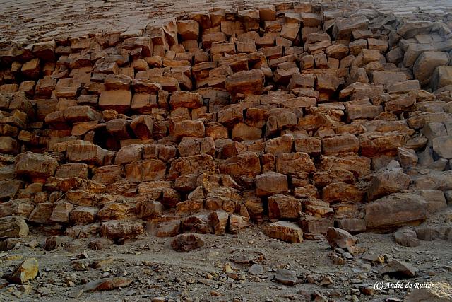 De Knikpiramide