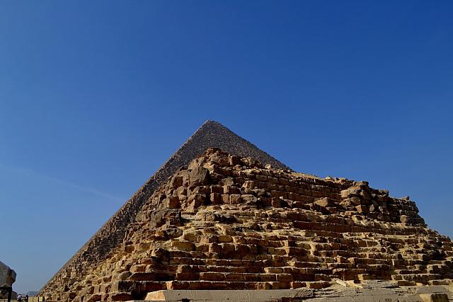 Piramide van koningin Henutsen