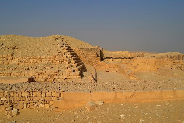 Piramide bij de piramide van Pepi I