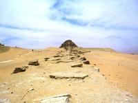 02a Sahoere piramide met causeway